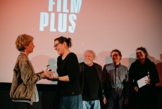 17. Gesa Jaeger erhaelt den Schnitt Preis Dokumentarfilm von Jury-Mitglied Imogen Kimmel